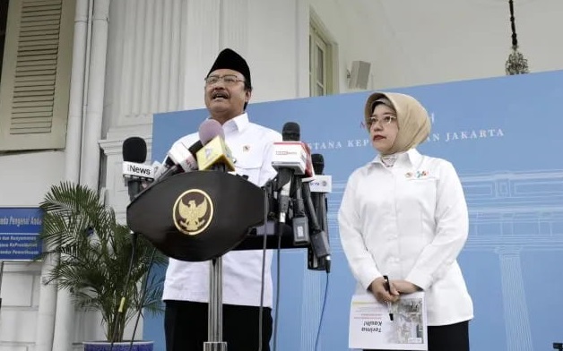Menteri Sosial (Mensos) Saifullah Yusuf atau Gus Ipul menegaskan bahwa proses pengusulan Presiden ke-2 RI Soeharto sebagai pahlawan nasional harus dimulai dari bawah, yakni masyarakat Mensos: Pengusulan Soeharto Sebagai Pahlawan Nasional Harus dari Bawah