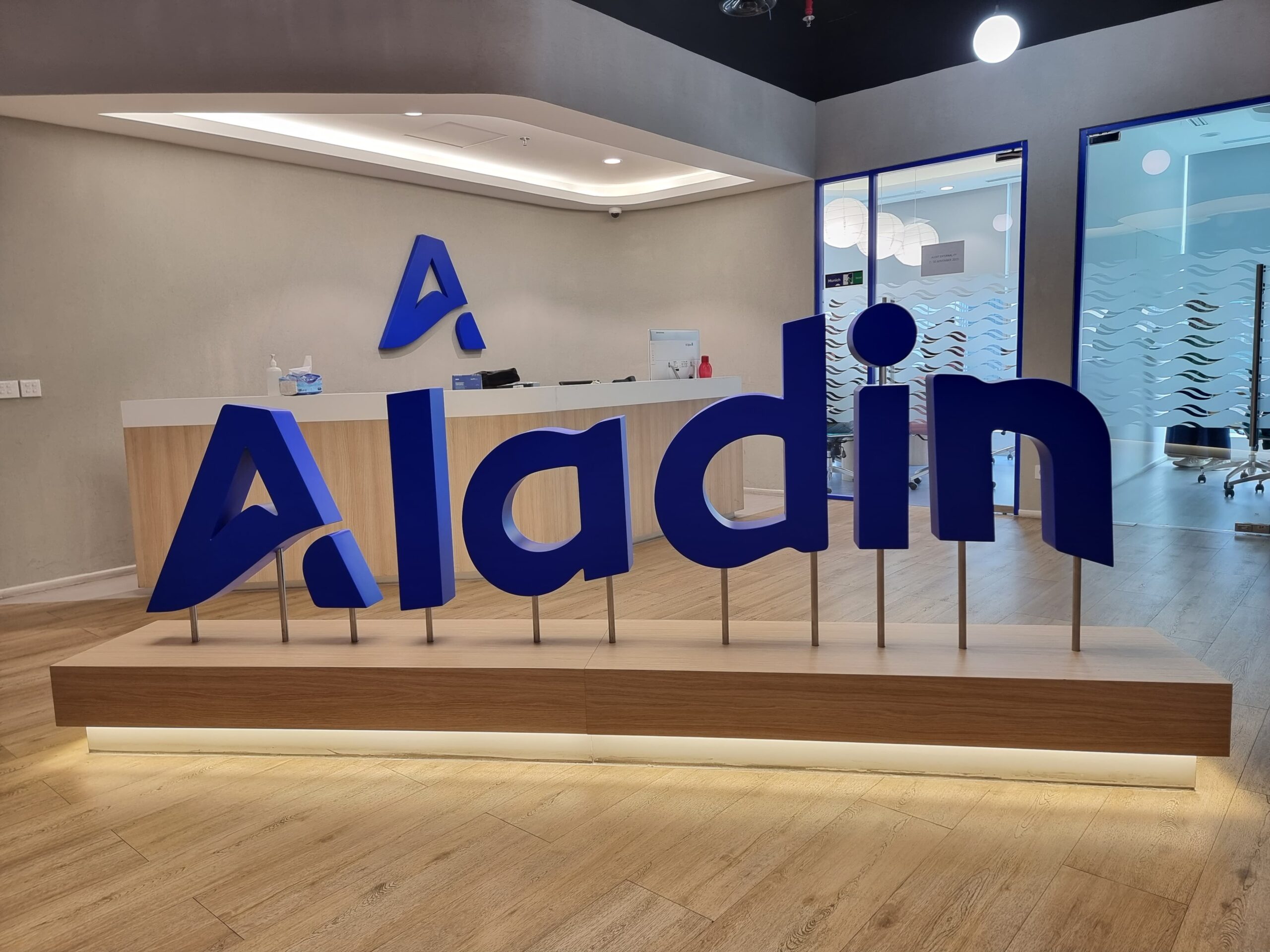Suasana ruangan kantor Bank Aladin Syariah tampak sepi. FOTO - ISTIMEWA Kapok Tekor, Kuartal I-2025 Laba BANK Meroket 176 Persen
