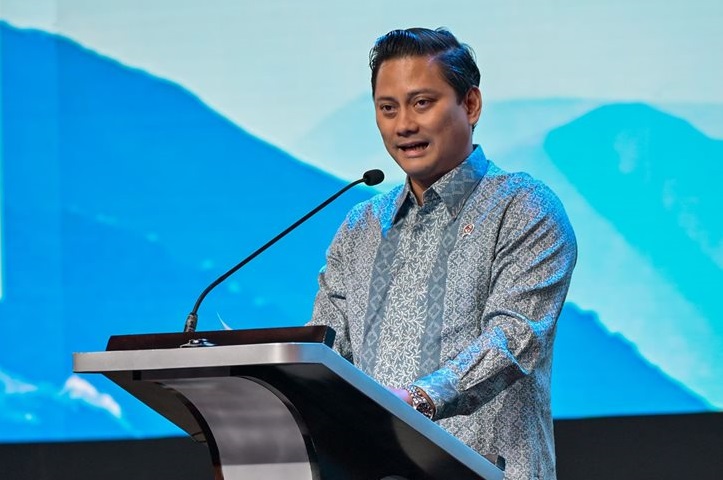 Wakil Menteri Keuangan (Wamenkeu) Thomas Djiwandono ketika menyampaikan pidato kunci di acara HSBC Summit 2025 di Jakarta, Selasa (22/4).(Foto: Kemenkeu) Wamenkeu Ungkap Optimisme Indonesia di Tengah Perang Tarif