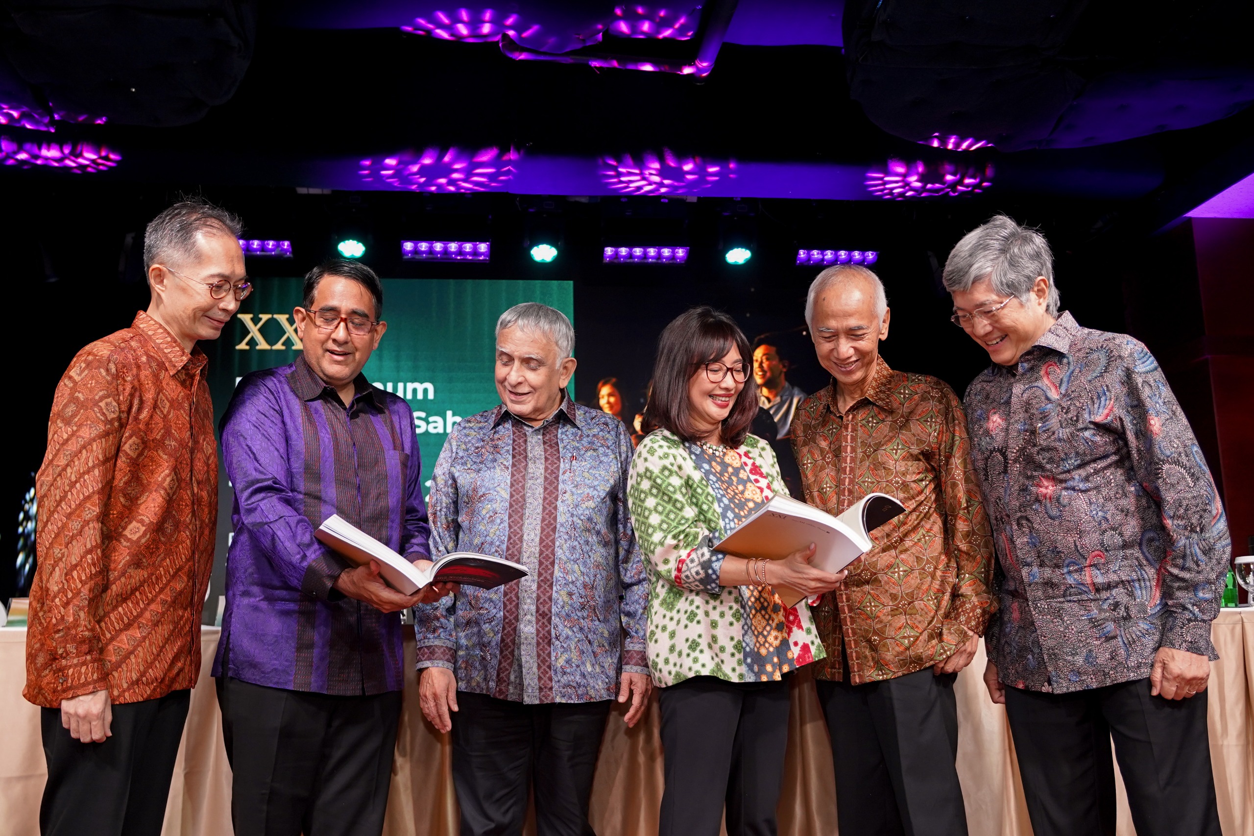 Pengurus Cinema XXI berbincang usai pelaksanaan public expose belum lama ini. FOTO - ISTIMEWA Bengkak 149 Persen, CNMA Kuartal I-2025 Boncos Rp69,42 Miliar