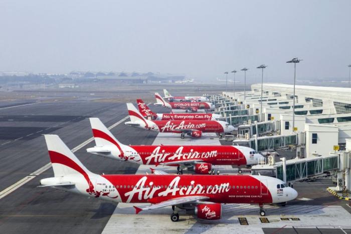 Deretan pesawat milik Air Asia (CMPP) Defisit AirAsia (CMPP) Melejit ke Rp16,5T di Kuartal I-2025