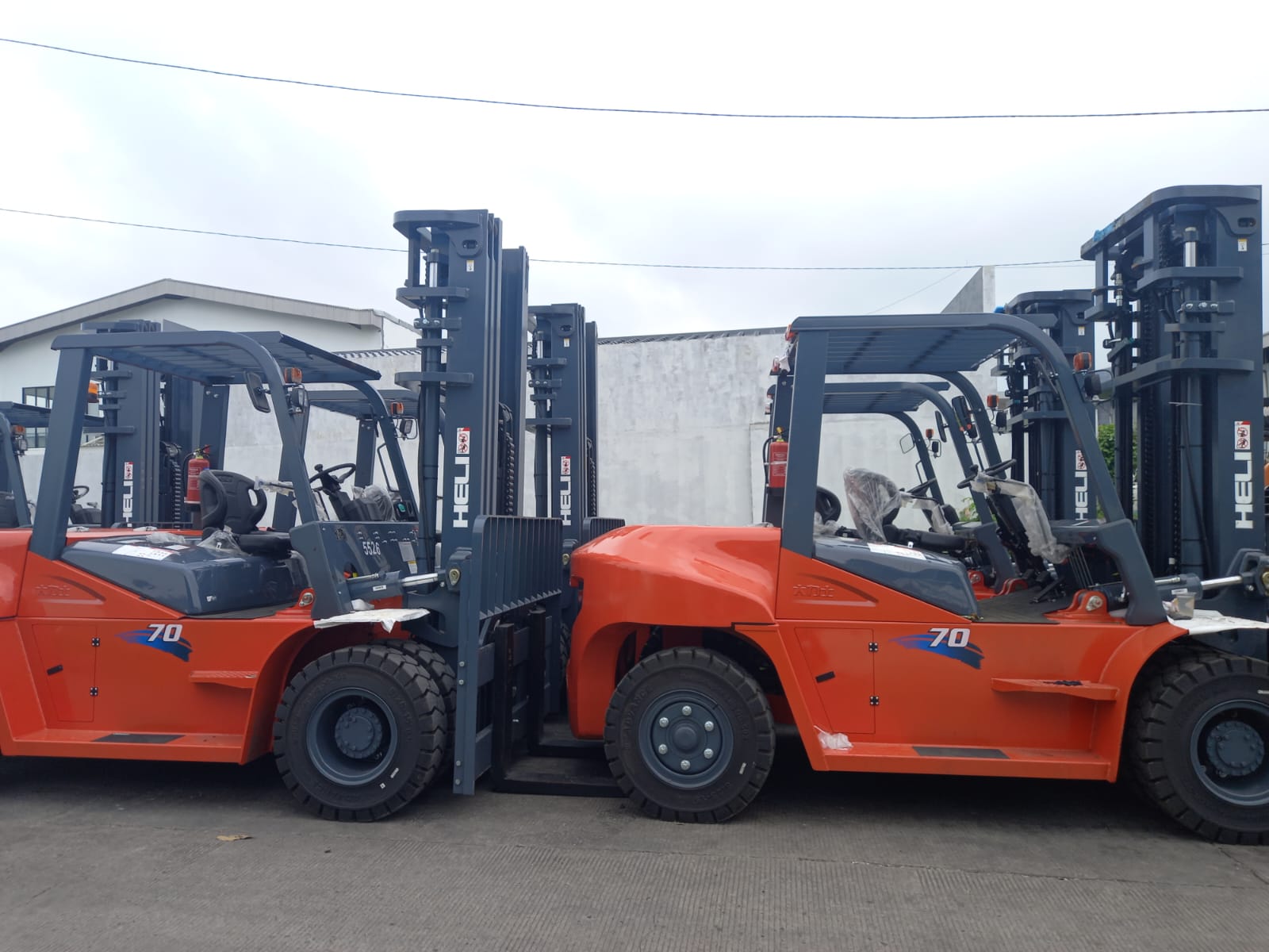 Forklift di workshop PT Sarana Mitra Luas Tbk (SMIL). Foto/Rizki Emitennews Sarana Mitra Luas (SMIL) Bukukan Penjualan Rp100,44 Miliar di Q1-2025