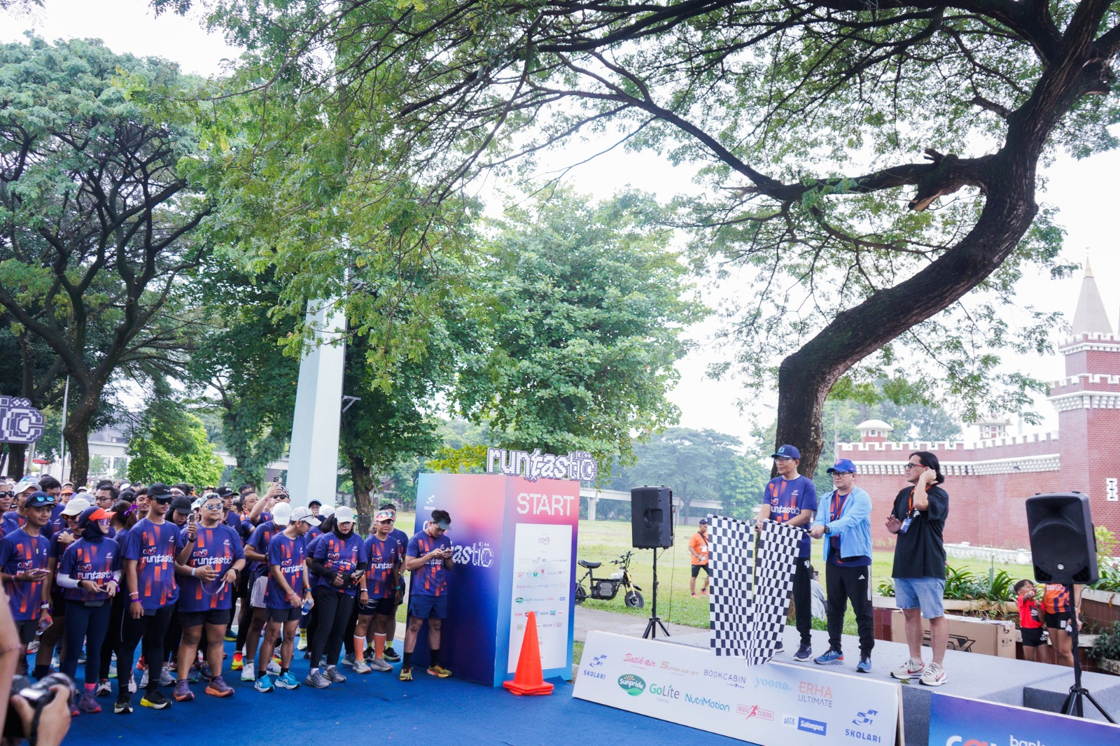 Sebagai bank digital bagian dari BRI Group, Bank Raya terus mendorong upaya peningkatan inklusi keuangan di masyarakat melalui kemudahan perbankan digital. Bekerjasama dengan Skolari dalam program Runtastic yang bertemakan Run Amazing Race Party, Komunitas Pelari Kini Bisa Kelola Uang Bareng, Ini Solusinya!