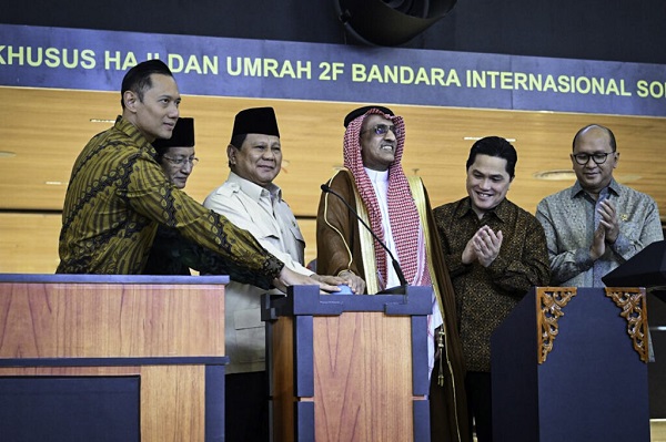 Presiden Prabowo Subianto, pada Minggu, 4 Mei kemarin meresmikan Terminal Khusus Haji dan Umrah 2F di Bandar Udara Internasional Soekarno-Hatta, Tangerang. Terminal Khusus Haji dan Umroh Bandara Soetta Resmi Beroperasi