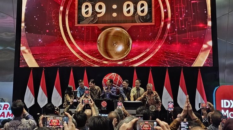 Pengurus Raharja Energi Cepu kala mengikuti seremoni pencatatan perdana saham perseroan di Main Hall Bursa Efek Indonesia. FOTO - ISTIMEWA RATU Tabur Dividen Rp108,6 Miliar, Ikuti Jadwalnya