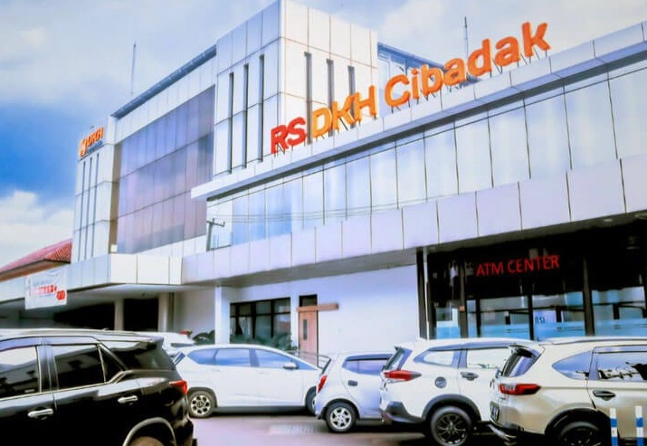 Suasana RS DKH Cibadak tampa ramai dengan parkir kendaraan. FOTO -ISTIMEWA Menjadi Buruan Investor, Saham IPO DKHH Oversubscribed 190 Kali