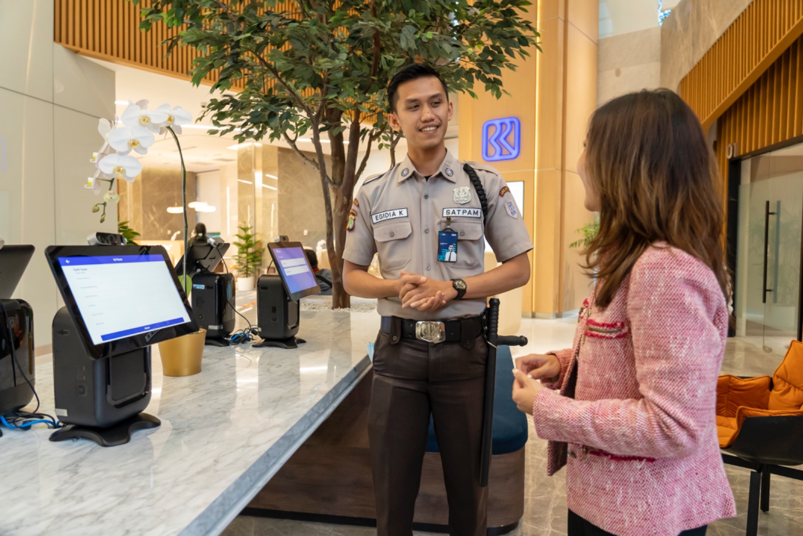 Komitmen PT Bank Rakyat Indonesia (Persero) Tbk (BRI) dalam menghadirkan layanan digital yang inovatif, adaptif, dan unggul di segala aspek kembali diakui dengan mendapatkan peringkat pertama dalam kategori Overall Digital Channel pada ajang “Bank Service Excellence Monitor (BSEM) 2025” . BRI (BBRI) Raih Digital Channel Terbaik!