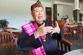 Mayjen TNI (Purn) Eddie Mardjoeki Nalapraya. Dok. TVRI news. Bapak Pencak Silat Dunia Eddie Nalapraya, Meninggal Dunia