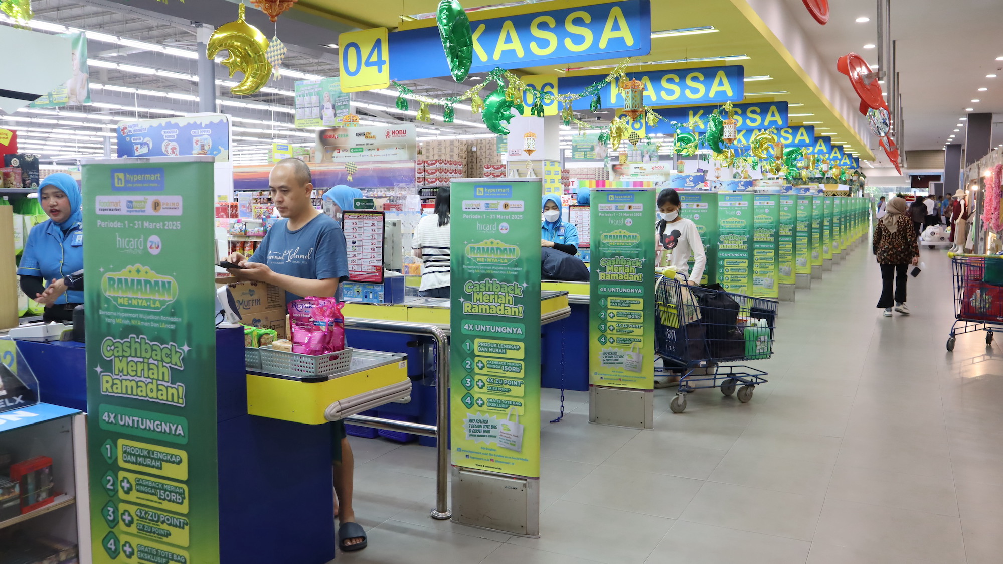 Sejumlah pengunjung tampak memenuhi pusat belanja besutan Matahari Putra Prima. FOTO - ISTIMEWA Rugi Ciut 26 Persen, MPPA Kuartal I-2025 Defisit Rp2,82 Triliun