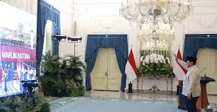 Presiden Prabowo Subianto meresmikan secara daring produksi/onstream pertama dua proyek minyak dan gas bumi (migas) di Lapangan Forel-Bronang dan Lapangan Terubuk, lepas pantai (offshore) Laut Natuna, Kepulauan Riau, Jumat (16/5/2025).produksi/onstream pertama dua proyek minyak dan gas bumi (migas) di Lapangan Forel-Bronang dan Lapangan Terubuk, lepas pantai (offshore) Laut Natuna, Kepulauan Riau, Jumat (16/5/2025). Dok. Sekretariat Presiden.. Resmikan 2 Ladang Minyak Baru di Natuna, Bangganya Presiden