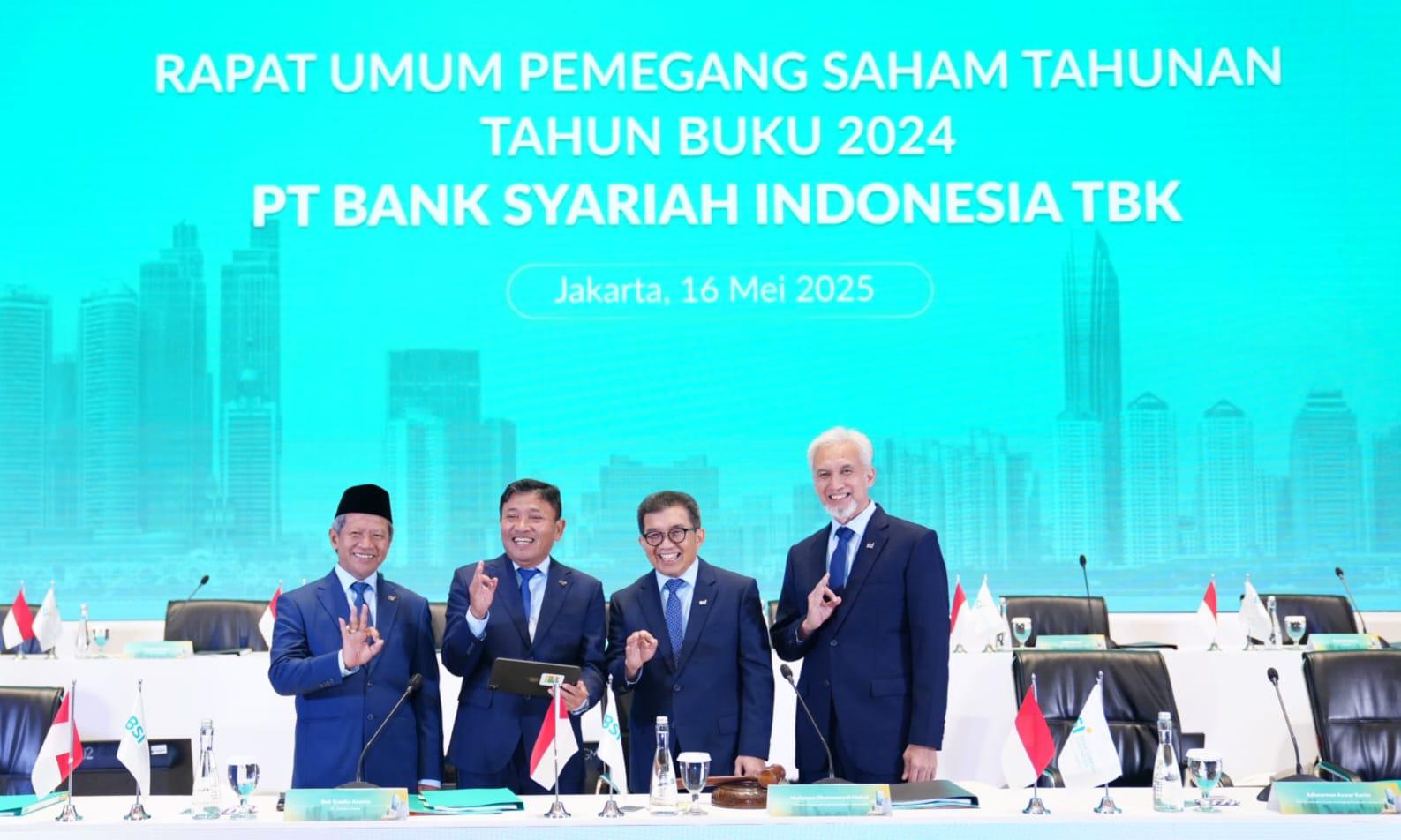 Pengurus BSI berfoto bersama usai gelaran rapat umum pemegang saham tahunan tahun buku 2024. FOTO - ISTIMEWA Cair 19 Juni, Ini Rentetan Jadwal Dividen BSI (BRIS) Rp1,05 TriliunĀ
