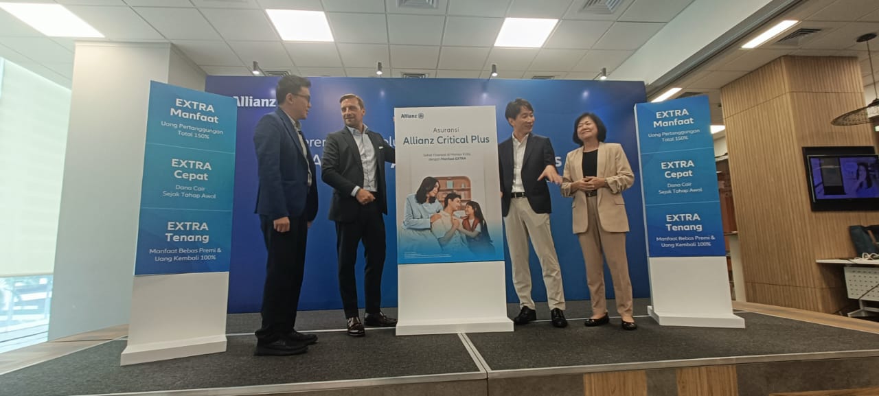 Himawan Purnama, Chief Agency Officer Allianz Life Indonesia, Alexander Grenz, Country Manager & Direktur Utama Allianz Life Indonesia, Cheang Khai Au, Chief Product Officer Allianz Life Indonesia, Ginawati Djuandi, Country Chief Agency Officer Allianz Life Indonesia dalam peluncuran produk terbaru Asuransi Allianz Critical Plus, solusi asuransi jiwa yang memberikan perlindungan finansial terhadap risiko penyakit kritis. Allianz Critical Plus Hadir, Saat Penyakit Kritis Usia Muda