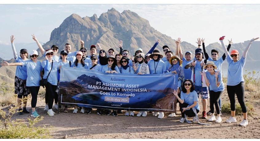 Pengurus Ashmore Asset Management kala mengunjungi Pulau Komodo, Nusa Tenggara Timur. FOTO - ISTIMEWA Mulai Buyback, AMOR Siapkan Anggaran Segini