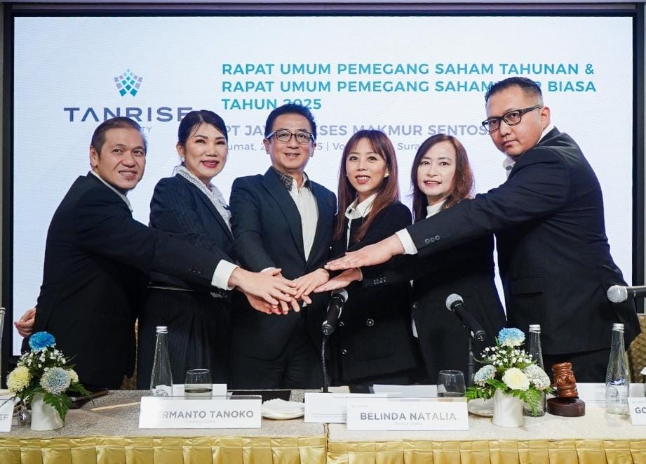 kiri - Eleazar Leslie Sajogo, S.H., MCIArb (Komisaris Independen) Sanderawati Joesoef (Komisaris) Hermanto Tanoko (Komisaris Utama) Belinda Natalia (direktur utama) Go Herliani Prayogo (direktur) Go Ie Tiong (direktur), usai menggelar RUPS. Emiten Properti Hermanto Tanoko (RISE) Beberkan Kinerja Berkelanjutan