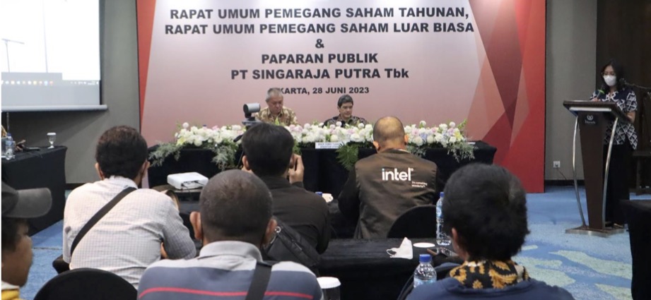 Suasana rapat umum pemegang saham tahunan Singaraja Putra beberapa tahun silam. FOTO - ISTIMEWA Lego 57,72 Juta Saham SINI, Suami Puan Maharani Cuan 1.420 Persen