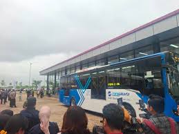 Mulai 5 Juni 2025, rute baru bus TransJabodetabek Lebak Bulus-Sawangan beroperasi dengan tarif Rp3.500. TransJakarta Sawangan-Lebak Bulus ini akan menggunakan bus besar dan sedang dengan waktu operasional dari pukul 05.00 hingga 22.00 WIB setiap hari. Dok. Inilah. Tarif Rp3.500, Transjabodetabek Lebak Bulus-Sawangan Beroperasi 5 Juni