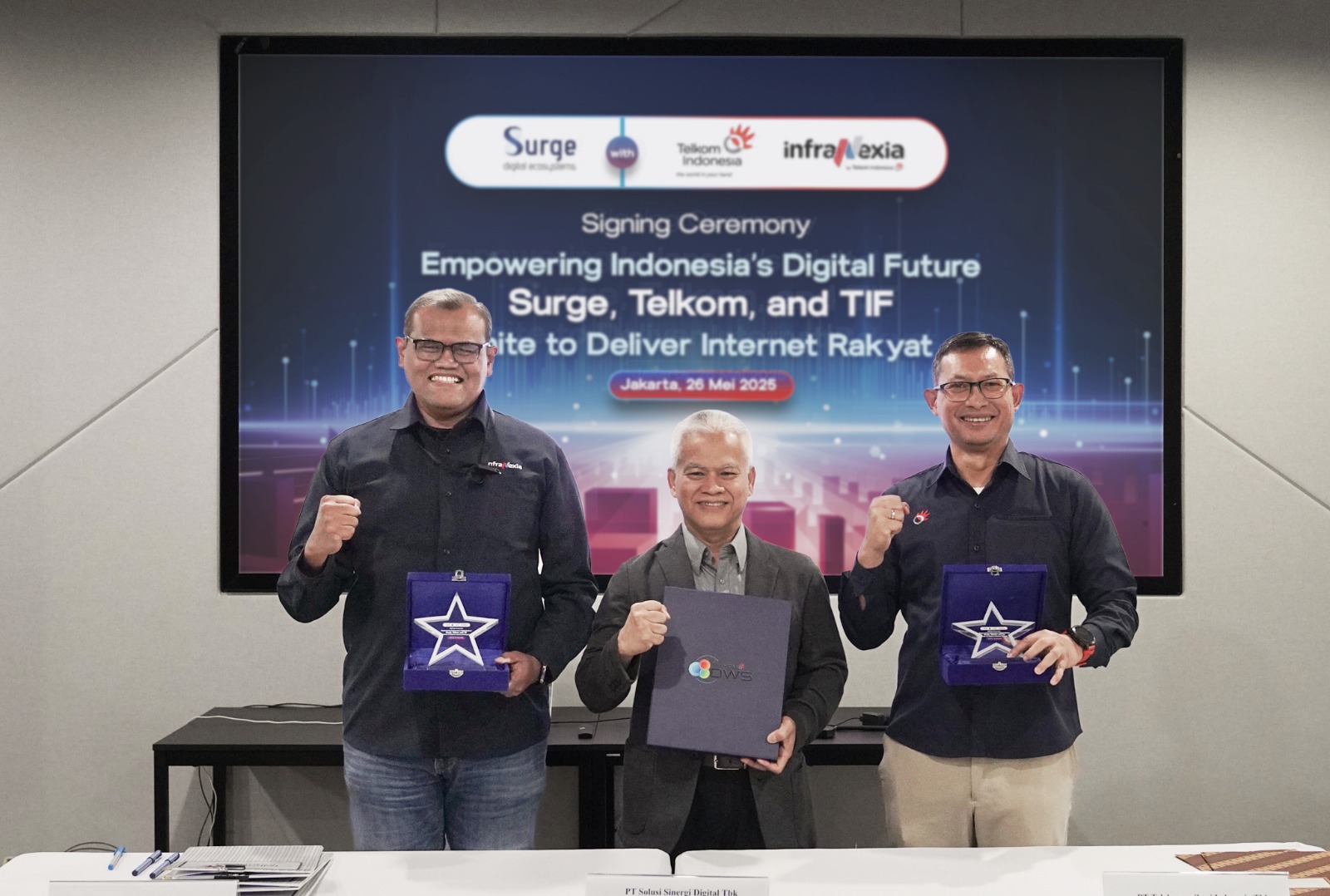 Surge, Telkom dan TIF Teken MoU Infrastruktur dan Internet Rakyat
