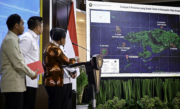 Menteri Energi dan Sumber Daya Mineral, Bahlil Lahadalia, menyampaikan keterangannya di Istana Kepresidenan Jakarta, pada Selasa, 10 Juni 2025. (Foto: BPMI Setpres) Pemerintah Nyatakan Transparan Soal Isu Tambang di Raja Ampat