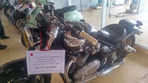 Sepeda motor gede Triumph Speedmaster Bonneville 1200 HT, yang disita dari terpidana korupsi Rafael Alun Trisambodo laku dilelang KPK. Dok. Kumparan/Thomas Bosco. KPK Lelang Hasil Korupsi, Motor Rafael Alun Laku Rp211 Juta
