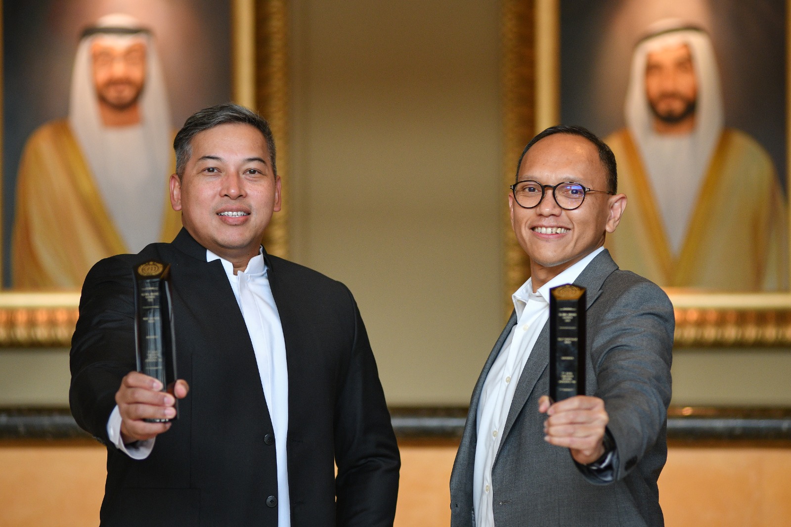 Pengurus BTN menunjukkan penghargaan yang diterima di Dubai. FOTO - ISTIMEWA Pengakuan Dunia, BTN Sabet Global Brand Awards 2025