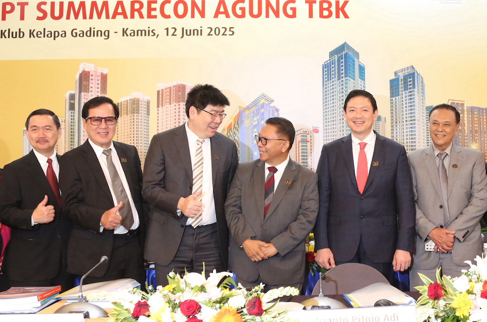 Jajaran Direksi dan Komisaris Summarecon Agung berfoto bersama usai Rapat Umum Pemegang Saham Tahunan Tahun Buku 2024. FOTO - ISTIMEWA Cum Date 20 Juni, Summarecon (SMRA) Salurkan Dividen Rp148,57 Miliar