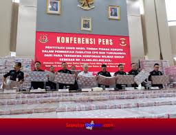 Kejaksaan Agung menyita uang Rp11,8 triliun dari terdakwa korporasi PT Wilmar Group terkait perkara korupsi pemberian fasilitas ekspor minyak sawit mentah atau crude palm oil (CPO) dan produk turunannya tahun 2022. Dok. Kejagung. Anggota Komisi III DPR Minta Usut Kasus CPO Kejagung Harus Transparan