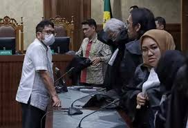 Majelis Hakim Pengadilan Tipikor Jakarta menjatuhkan vonis 16 tahun penjara untuk Zarof Ricar, Rabu (18/6/2025). Dok. Investor Daily. Jatuhkan Vonis 16 Tahun Bui, Hakim Bilang Si Makelar Kasus Serakah