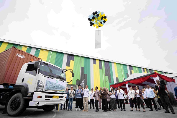 Hal ini disampaikan Menteri Perindustrian Agus Gumiwang Kartasasmita pada acara pelepasan ekspor mainan anak PT Royal Regent Indonesia (RRI) di Kawasan Industri Kendal (KIK), Jawa Tengah, Kamis (19/6) Industri Mainan di Kendal Ekspor Senilai Rp 11 Miliar ke AS