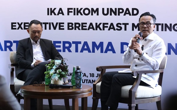 Chief Operation Officer (COO) Danantara, Dony Oskaria saat berbicara dalam diskusi bersama Ikatan Alumni Fakultas Ilmu Komunikasi (IKA Fikom) Universitas Padjadjaran (Unpad) Danantara Akan Rampingkan BUMN dari 888 Jadi 200 Perusahaan