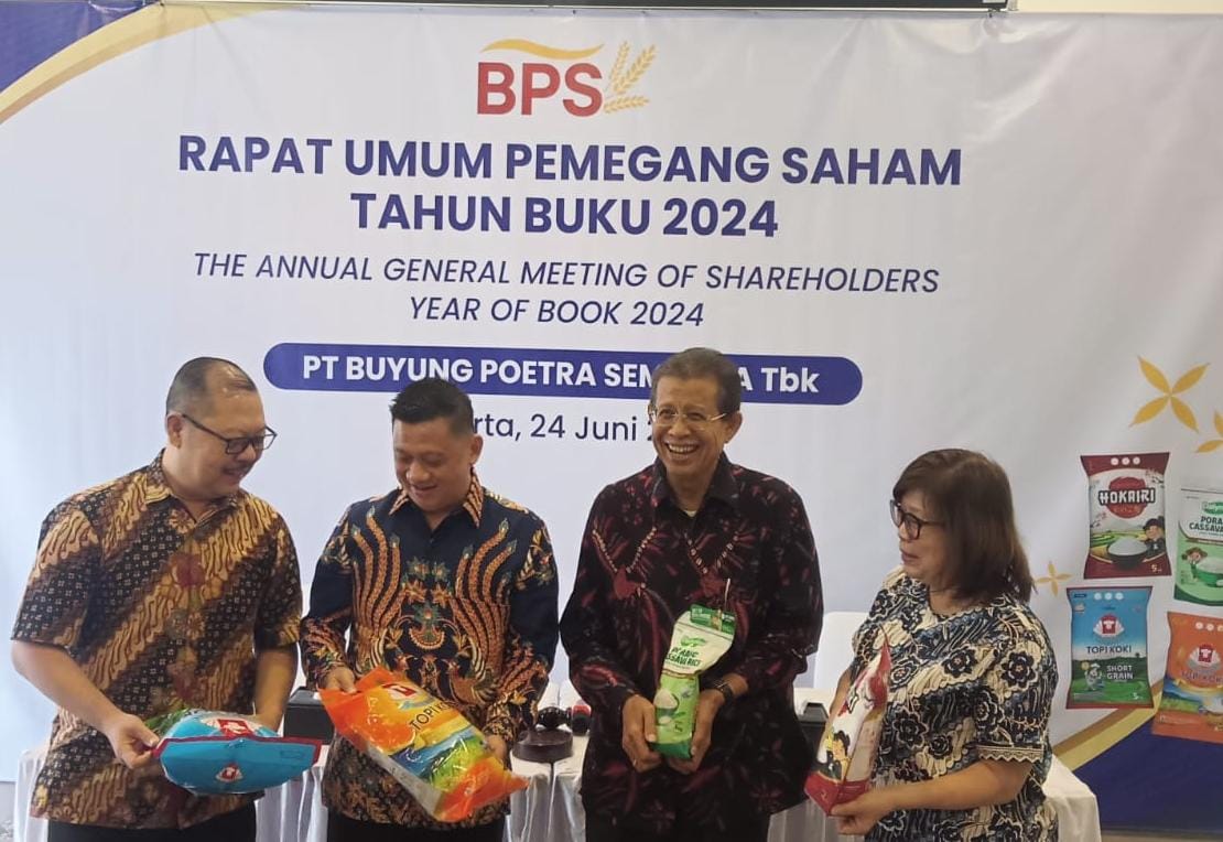 Dari kiri ke kanan: Budiman Susilo – Direktur Sukaking Bujung – Direktur Utama ,Jonathan Jochanan – Presiden Komisaris Independen dan Muliati – Direktur berbincang usai menggelar RUPST. Buyung Poetra (HOKI) Kembali Bagikan Dividen