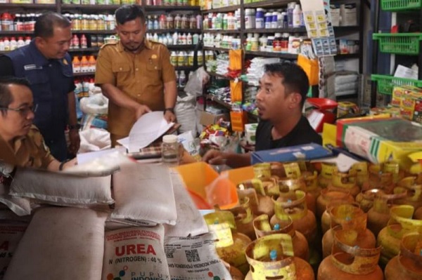 Selain untuk memangkas rantai pasok yang panjang antara produsen dan konsumen, koperasi juga akan berperan penting dalam menyalurkan berbagai kebutuhan masyarakat, seperti pupuk, tabung gas, dan bantuan pemerintah lainnya Kopdes Merah Putih Akan Salurkan Pupuk Hingga Tabung Gas