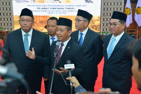 Menteri ESDM Bahlil Lahadalia memerintahkan Dirjen Gakkum dan Direktur Penindakan yang baru dilantik tidak pandang bulu dalam melakukan penegakan hukum Bahlil: Sumber Daya Alam Jangan Jadi 'Bancakan'