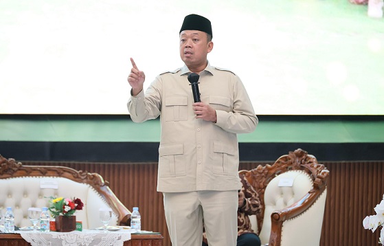 Menteri Agraria dan Tata Ruang/Kepala Badan Pertanahan Nasional (ATR/BPN), Nusron Wahid, ketika berbicara pada acara Orientasi Kepemimpinan Kepala Daerah dan Wakil Kepala Daerah Tahun 2025 Gelombang II yang berlangsung di Institut Pemerintahan Dalam Negeri (IPDN), Sumedang, Rabu (25/6/2025). Menteri ATR Tegaskan Larangan Alih Fungsi Sawah ke Kepala Daerah