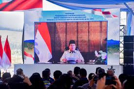 Presiden Prabowo Subianto meresmikan peningkatan produksi minyak sebesar 30 ribu barel per hari di Proyek Banyu Urip, Blok Cepu, Kabupaten Bojonegoro, Jawa Timur, Kamis (26/6/2025). Dok. Sekretariat Presiden. Di Cepu, Presiden Resmikan Peningkatan Produksi Migas 30 Ribu Barel