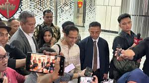 Nadiem Makarim melayani doorstop wartawan di Kejaksaan Agung. Dok. Liputan6. Nadiem Makarim Dicekal