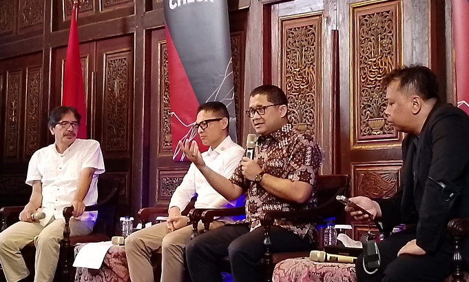 Direktur Jenderal Strategi Ekonomi dan Fiskal Kementerian Keuangan (Kemenkeu) Febrio Nathan Kacaribu (kedua dari kanan) dalam diskusi Double Check dengan tema Sektor Pertanian Diprediksi Jadi Penopang Pertumbuhan Ekonomi 2025