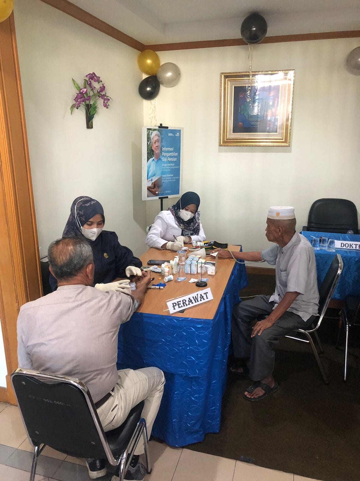 KB Bank (BBKP) kembali menghadirkan program unggulan. Kali ini bertajuk “SIAP SEHAT Pensiunan Sehat”, sebuah inisiatif khusus yang dirancang untuk mendampingi para pensiunan agar tetap sehat, aktif, dan bahagia di masa tua. Rilis Program SIAP SEHAT, Wujud Nyata KB Bank Peduli Pensiunan