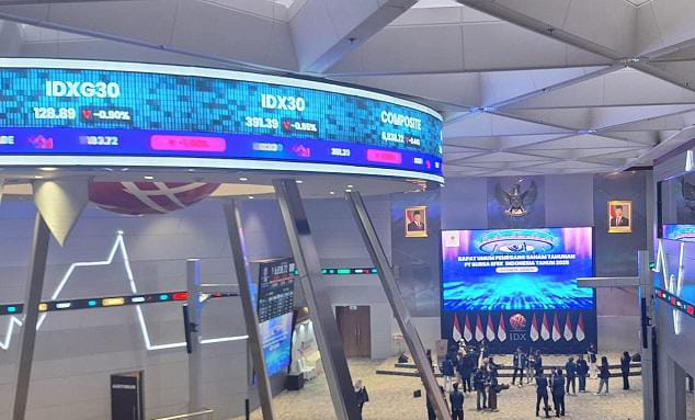 Lantaibperdagangan saham di BEI. IHSG Ditutup Turun 0,19 Persen, Cek Sektor Pemicu