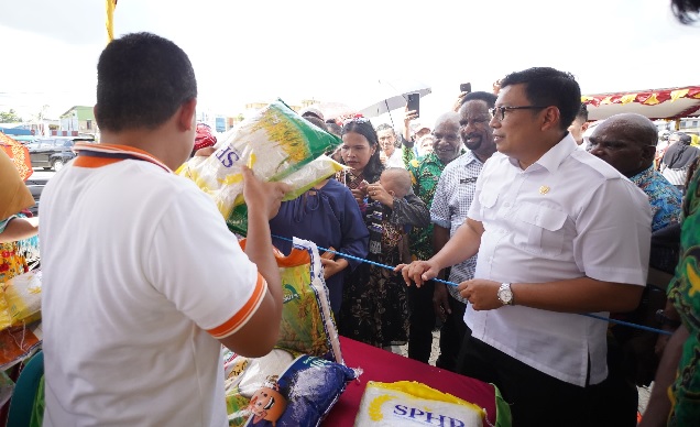 Kepala Badan Pangan Nasional/National Food Agency (NFA) Arief Prasetyo Adi, saat melakukan kunjungan kerja di Subang, Jawa Barat, Kamis (3/7) NFA Terbitkan Regulasi Sistem Distribusi Pangan