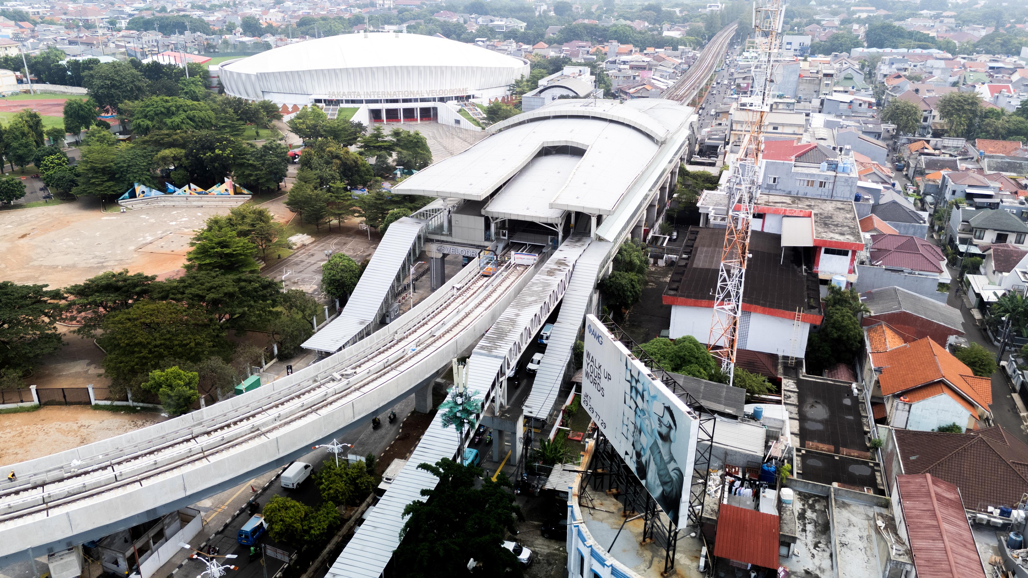 Potret tampak atas progres proyek pembangunan LRT Jakarta Rute Velodrome–Manggarai Waskita (WSKT) Progres LRT Rute Velodrome–Manggarai