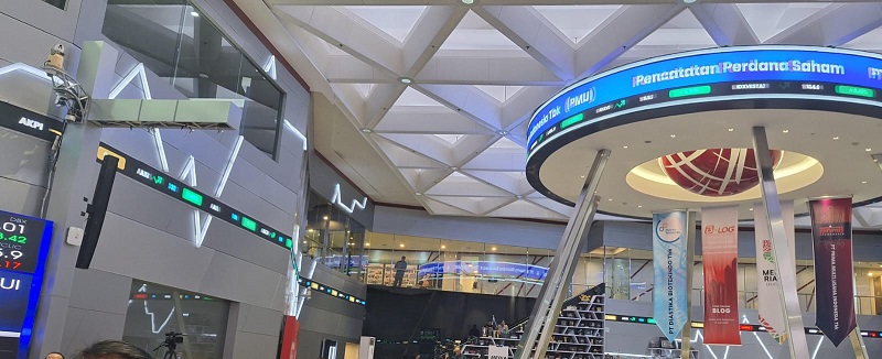 Lantai perdagangan saham di BEI. IHSG Ditutup Tembus Level 7.000, Saham Tambang Pimpin Penguatan