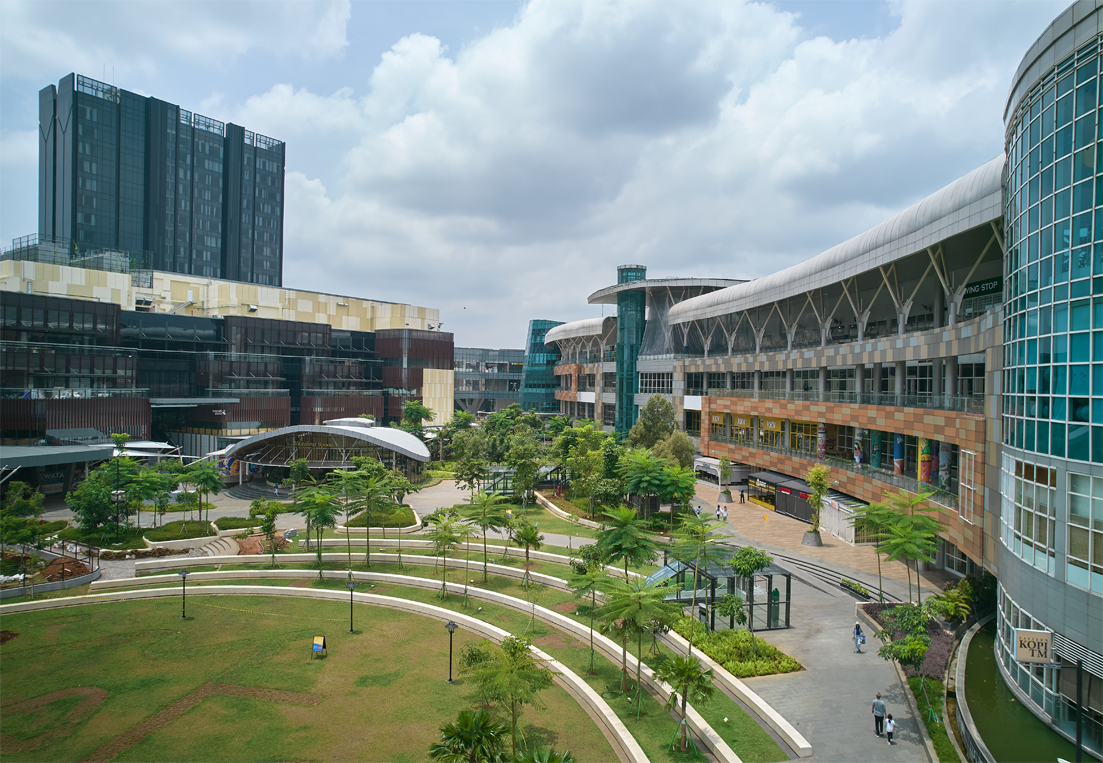 Ruang terbuka hijau terhampar luas di halaman Bintaro Exchange, Kota Tangsel, Banten. FOTO - ISTIMEWA Catat! Ini Jadwal Buyback JRPT Rp80 Miliar
