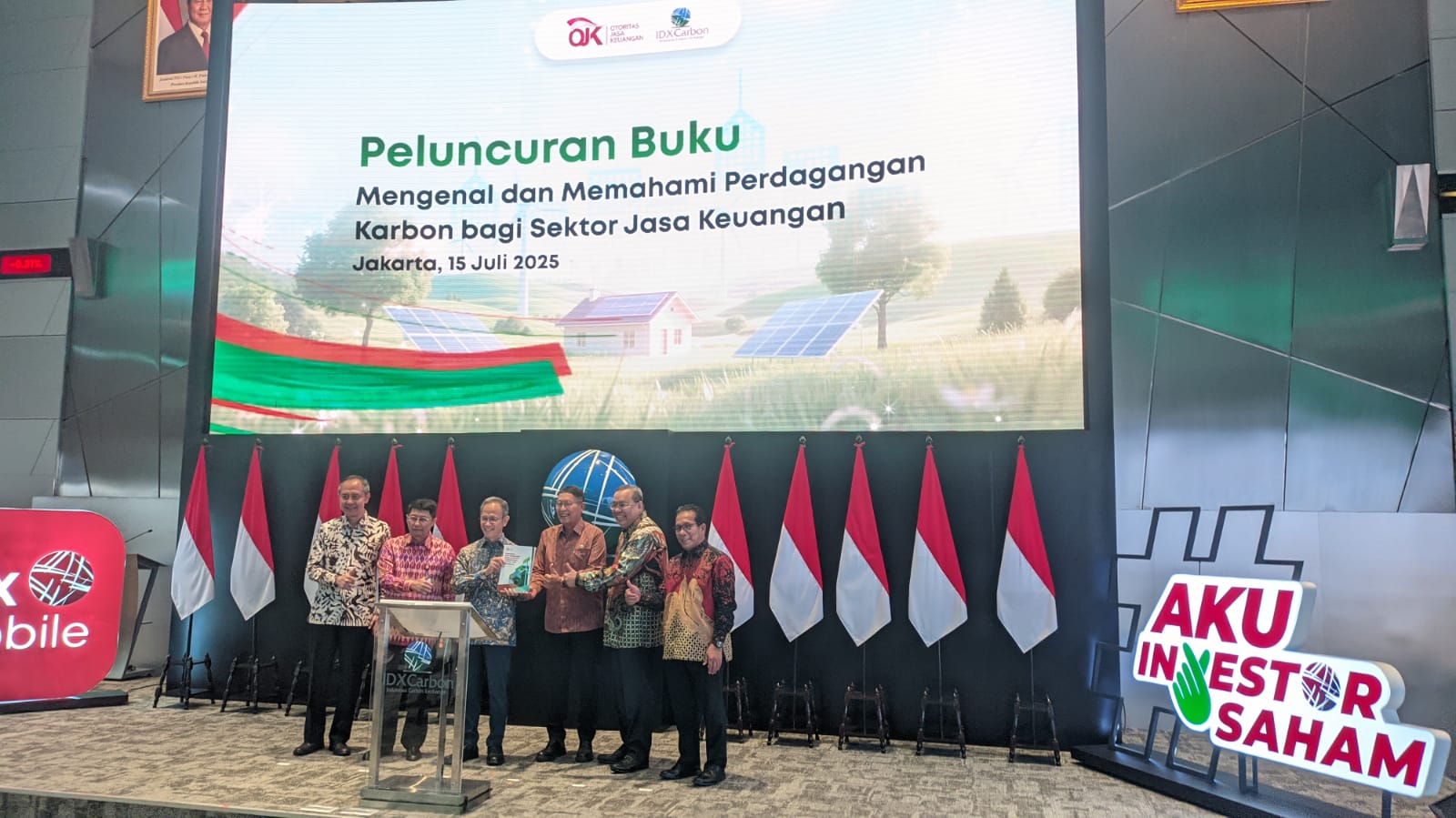 Potret foto Peluncuran Buku Mengenal dan Memahami Perdagangan Karbon bagi Sektor Jasa Keuangan pada Selasa (15/7). OJK Dorong Sektor Jasa Keuangan Aktif di Bursa Karbon Lewat Modul Baru