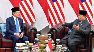 Presiden Prabowo Subianto dan PM Malaysia Anwar Ibrahim (kiri). Dok. Presiden RI. Indonesia-Malaysia Sepakati Pusat Pendidikan Untuk Anak Migran RI
