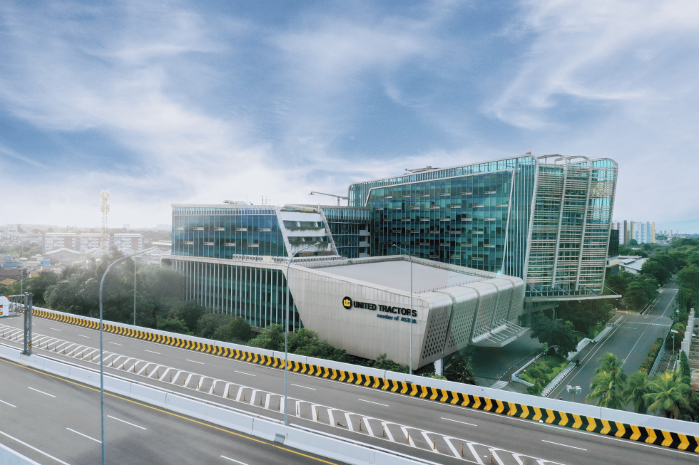 Gedung United Tractors tampak dari udara. FOTO - ISTIMEWA Anjlok 15 Persen, Laba UNTR Paruh Pertama 2025 Sisa Rp8,13 Triliun