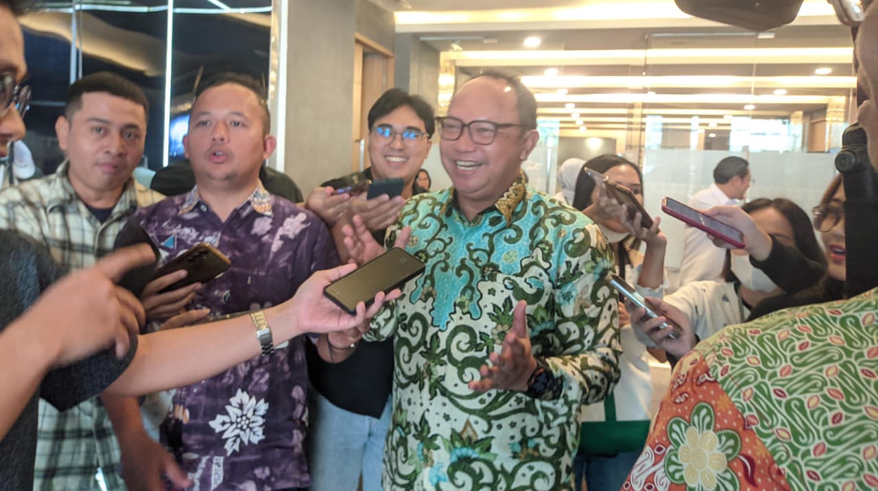 Potret Irvan Susandy, Direktur Pengaturan dan Perdagangan BEI saat ditanyai wartawan di Gedung Beursa Efek Indonesia pada Jumat (19/8) BEI Ungkap Buka Kode Domisili Investor