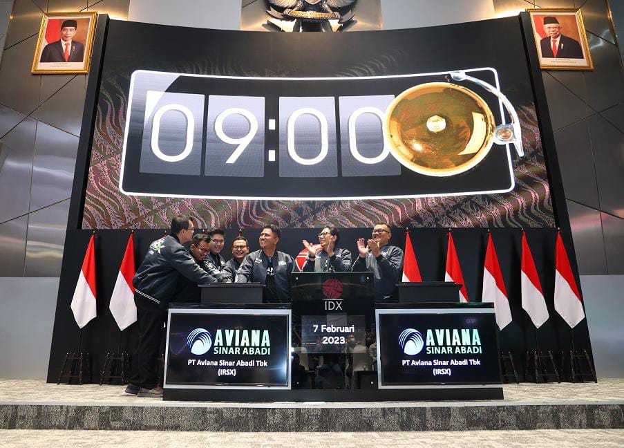 Manajemen IRSX ketika mencatatkan sahamnya di BEI. IRSX Sebut Pengendali Baru Bakal Gelar Tender Offer