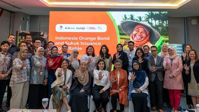 Potret foto bersama agenda diskursus Meja Bundar 'Orange Bond and Sukuk Issuance' oleh IIX dan BEI. FOTO - ISTIMEWA. Galang Dana USD5 Miliar, IIX dan BEI Luncurkan Pasar Modal Oranye