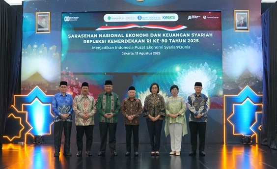 Wakil Presiden Republik Indonesia ke-13 sekaligus tokoh eksyar nasional, K.H Ma'ruf Amin, Gubernur Bank Indonesia (BI), Perry Warjiyo, Menteri Keuangan (Menkeu) Sri Mulyani Indrawati, Kepala Badan Perencanaan Pembangunan Nasional (Bappenas)? RI, Rachmat Pambudy, dan Wakil Ketua Umum Majelis Ulama Indonesia (MUI), Anwar Abbas, saat menghadiri Sarasehan Nasional Ekonomi dan Keuangan Syariah: Refleksi Kemerdekaan RI Tahun 2025 bertema 'Menjadikan Indonesia Pusat Ekonomi Syariah Dunia' di Jakarta (13/8). Indonesia Bertekad Jadi Pusat Ekonomi Syariah Pada 2029