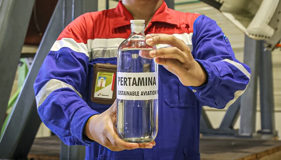 Memperingati Kemerdekaan RI ke-80 PT Pertamina memberikan kado istimewa dengan memproduksi dan melakukan lifting perdana bahan bakar pesawat ramah lingkungan, Sustainable Aviation Fuel (SAF) Pertamina Hadirkan Bahan Bakar Pesawat dari Minyak Jelantah